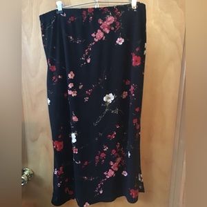 Bentley Plus Black floral skirt